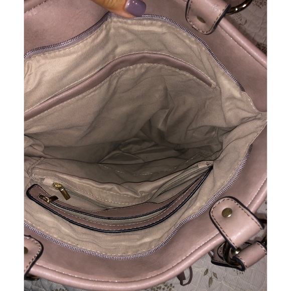 Beautiful Faux Leather Fringe Bag - Picture 3 of 4